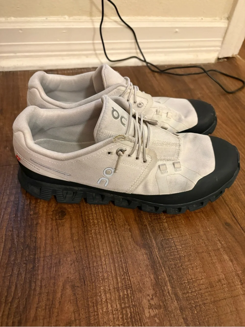 On Running Men’s Sneakers in Light Gray with Black Sole size 9